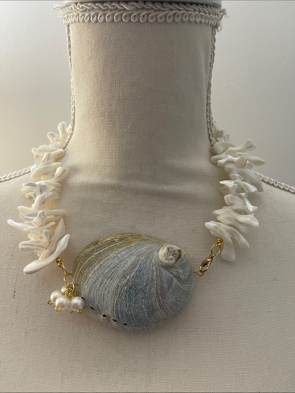 Blue Green Handcrafted White Shell & Pearl Statement Necklace - Picture 2 of 9